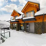 Apartman Landscape Cyrhla With By Bqqk